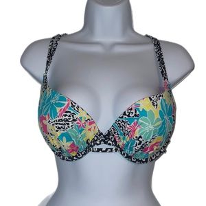 Push up, adjustable straps and padded bikini top